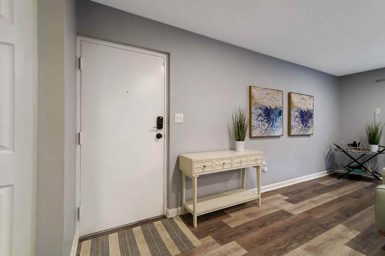 801 Delta Ave - Photo 2 of 34