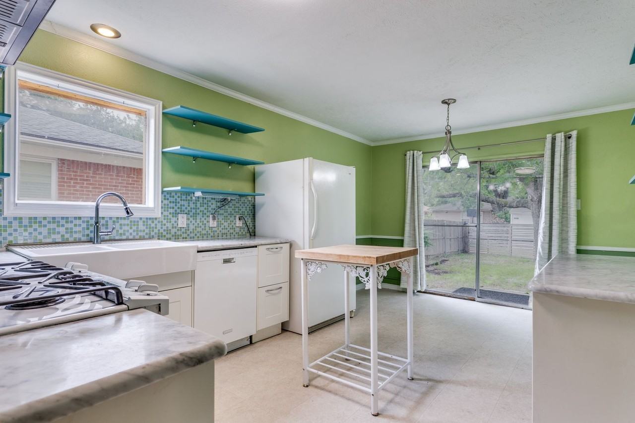 3632 Demaret Dr - Photo 3 of 12
