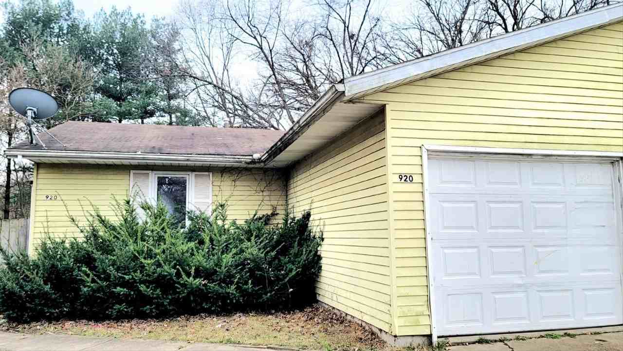 920 Sprucewood - Photo 2 of 16