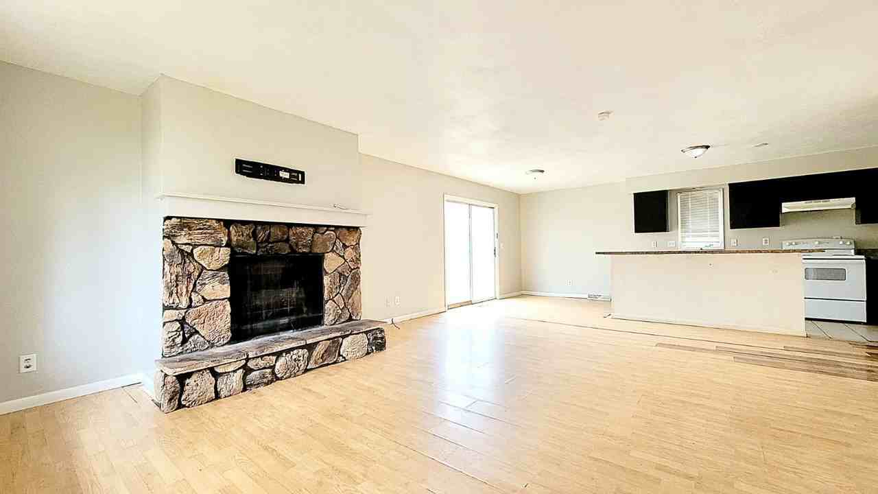 920 Sprucewood - Photo 3 of 16