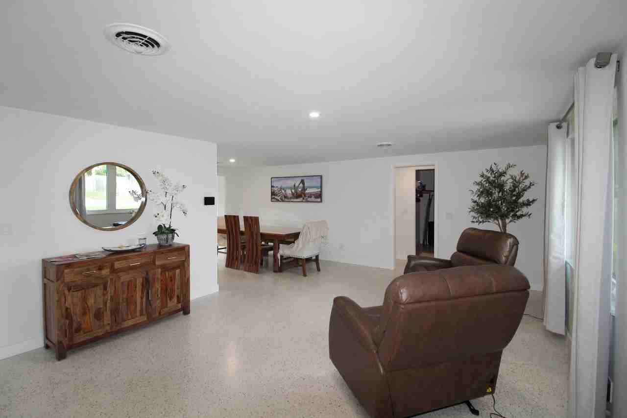 324 Treasure Rd - Photo 2 of 14