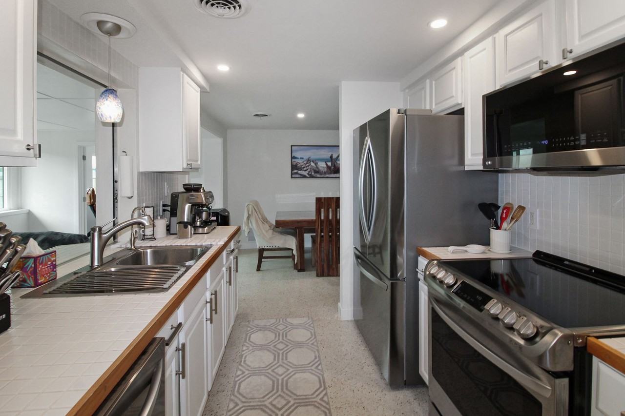 324 Treasure Rd - Photo 3 of 14