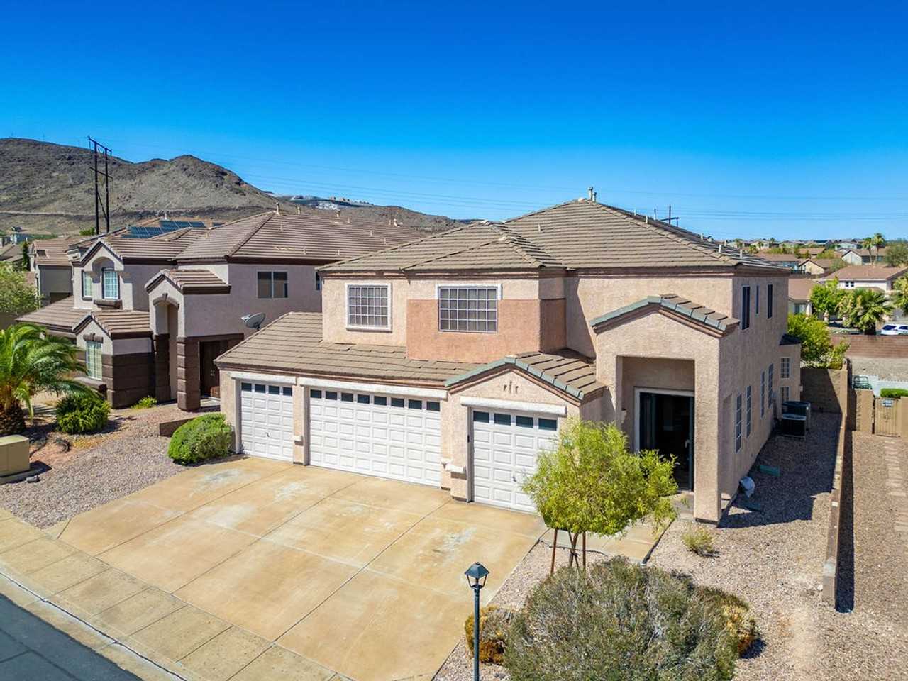 189 Mount Saint Helens Dr - Photo 2 of 50