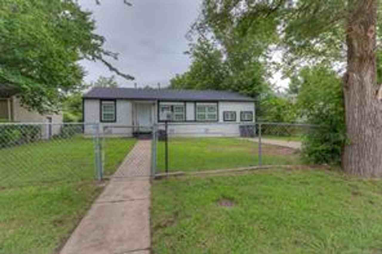 4246 N Hartford Ave - Photo 2 of 23