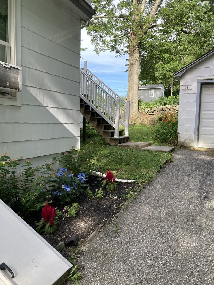 10 Lakeview Ter - Photo 2 of 15