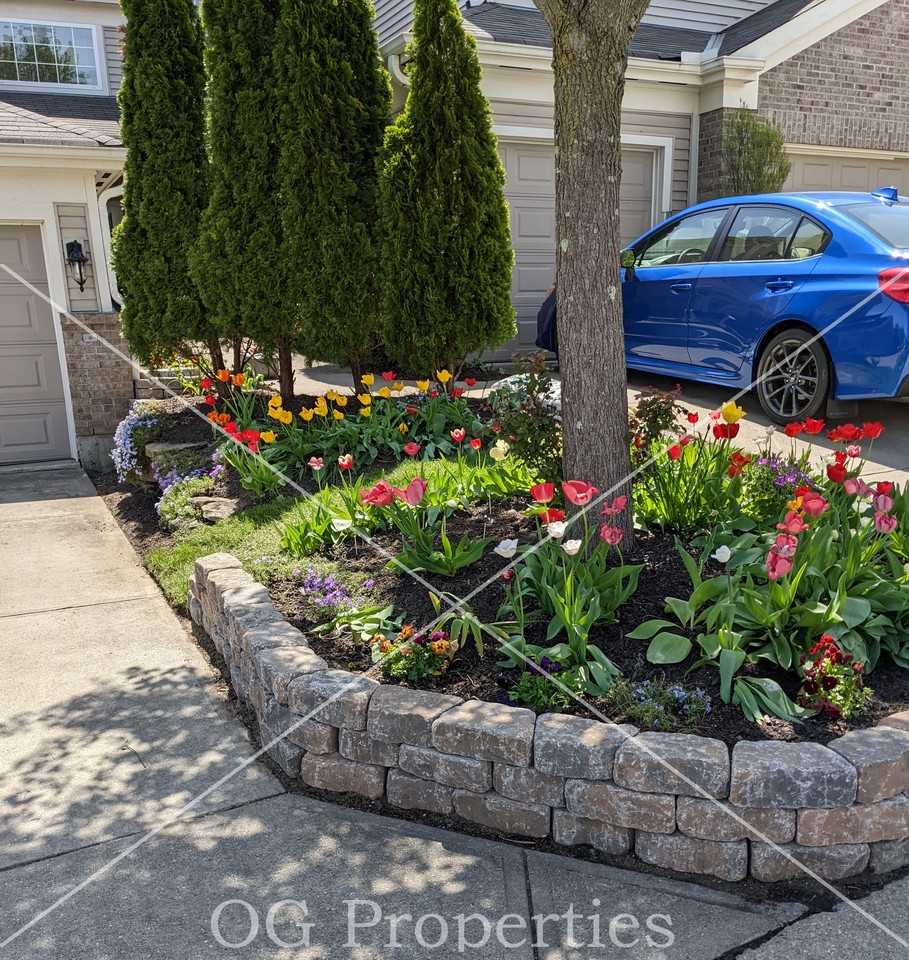 391 Riverbend Dr #NA - Photo 2 of 33