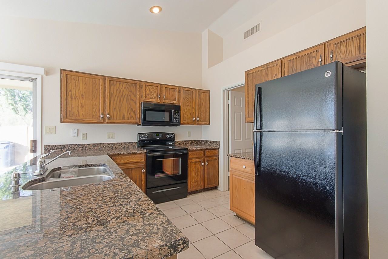 6243 E Grandview Cir - Photo 2 of 15