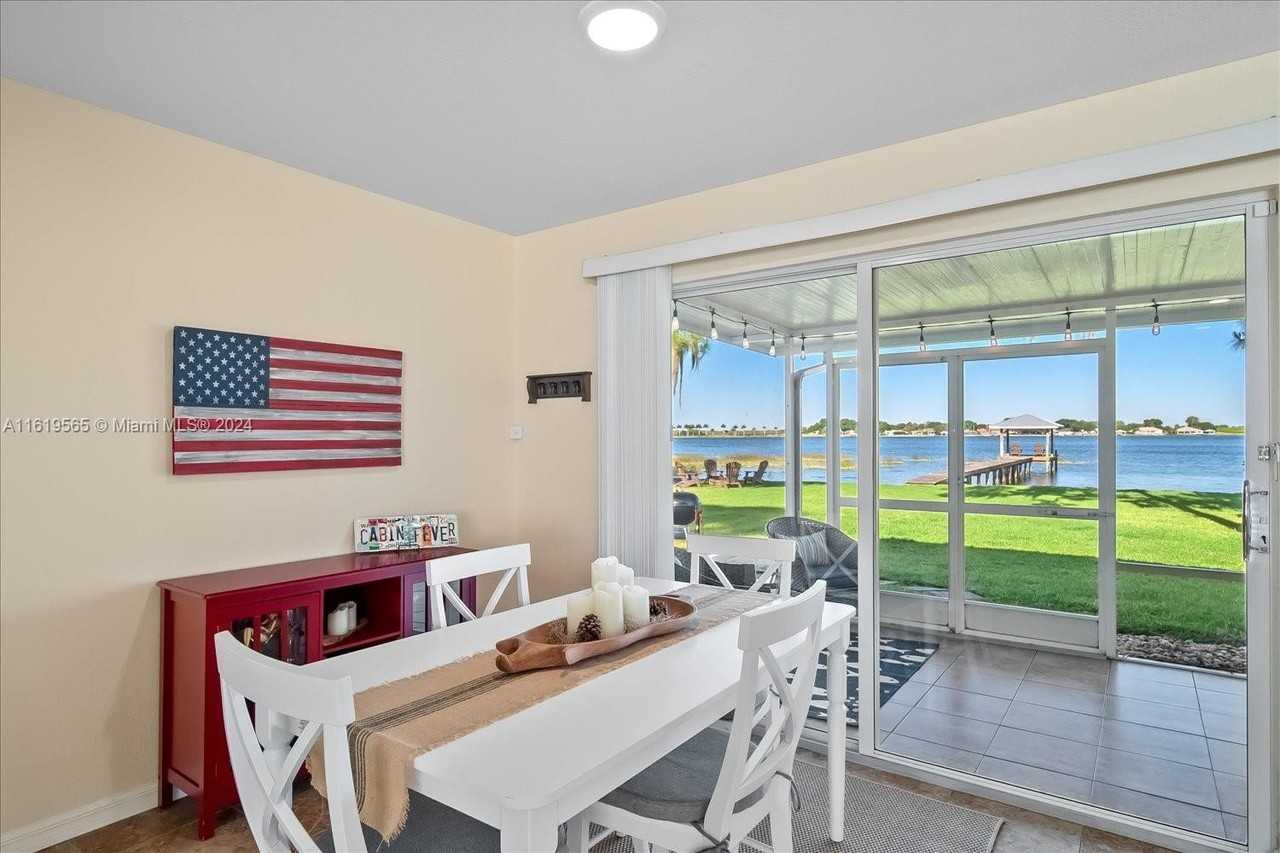 924 Lake Dr E - Photo 4 of 46