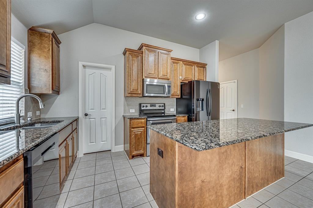 6625 Thistle Wood Dr - Photo 7 of 37