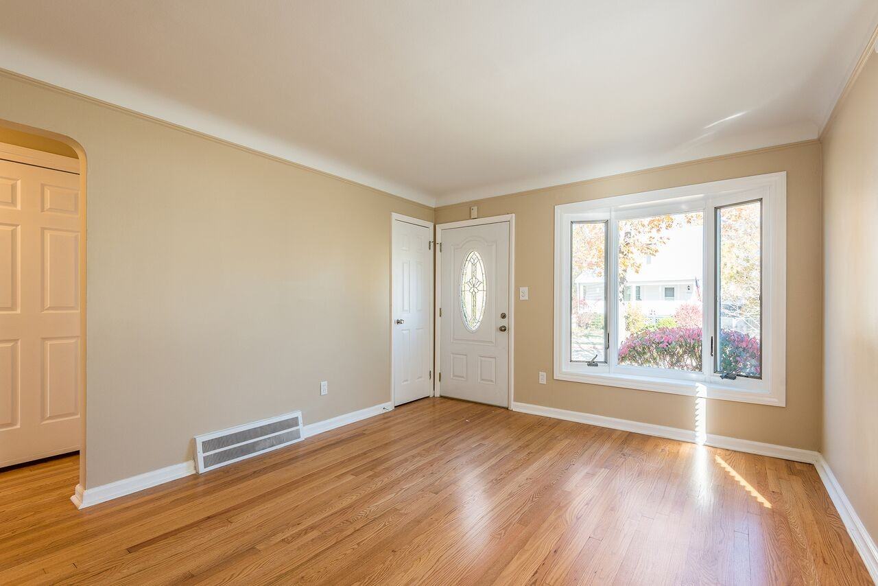 22105 Audette St - Photo 2 of 9