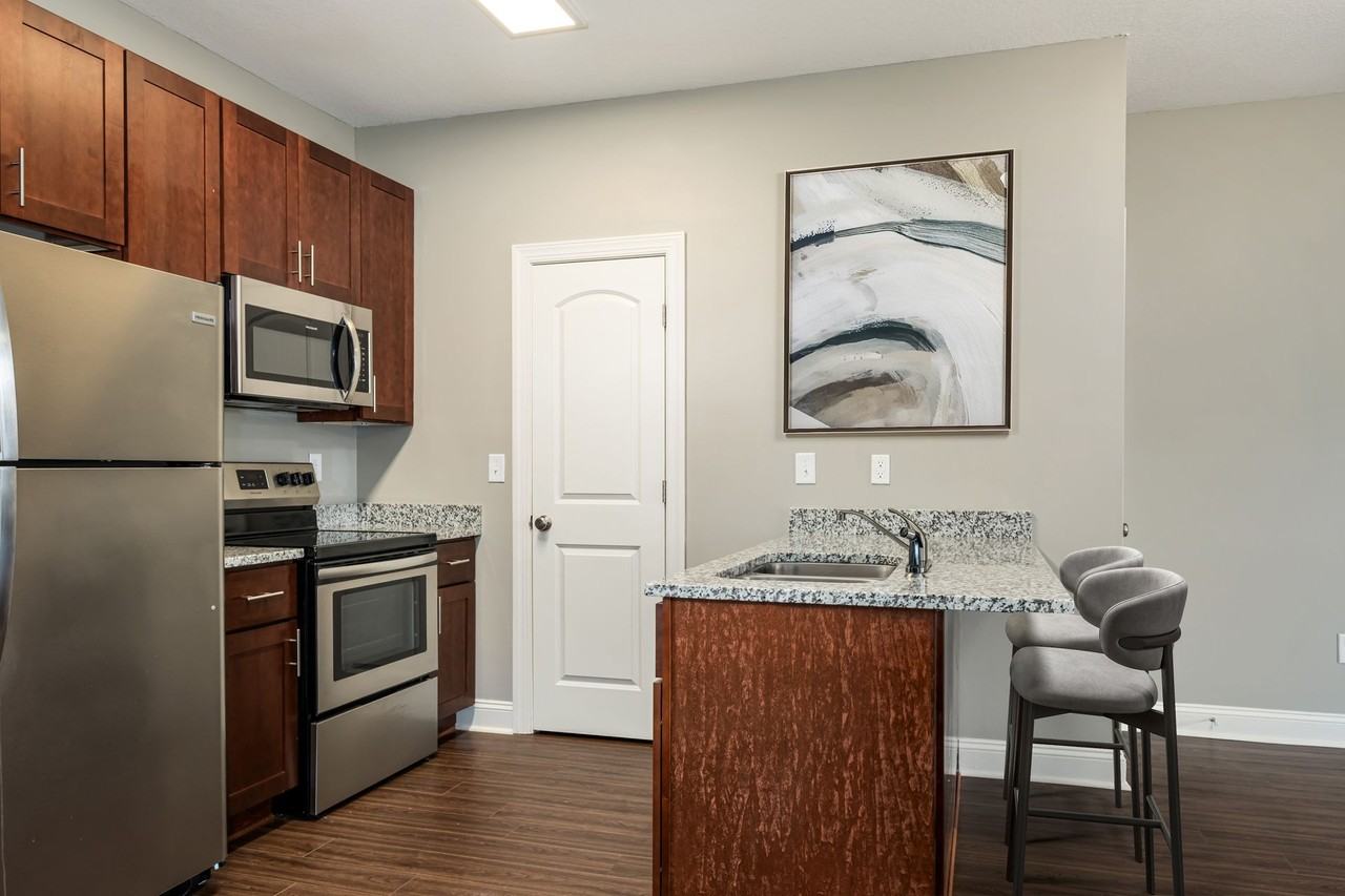 Casey's Court Luxury Apartments - Photo 7 of 39