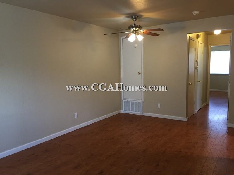 275 Sharp Cir #4 - Photo 3 of 7