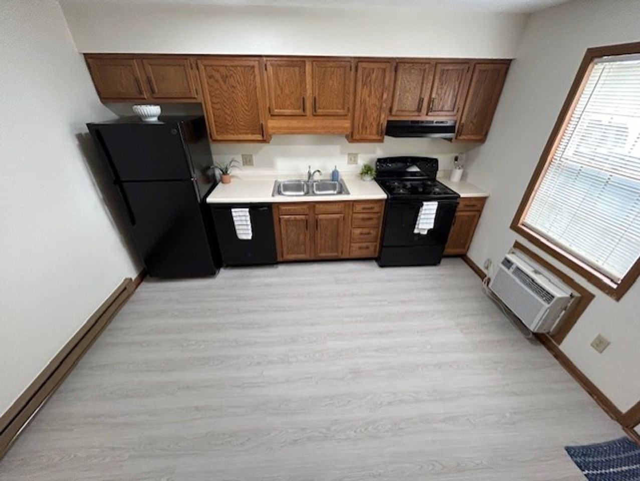 1520 Hawk Cir - Photo 2 of 15