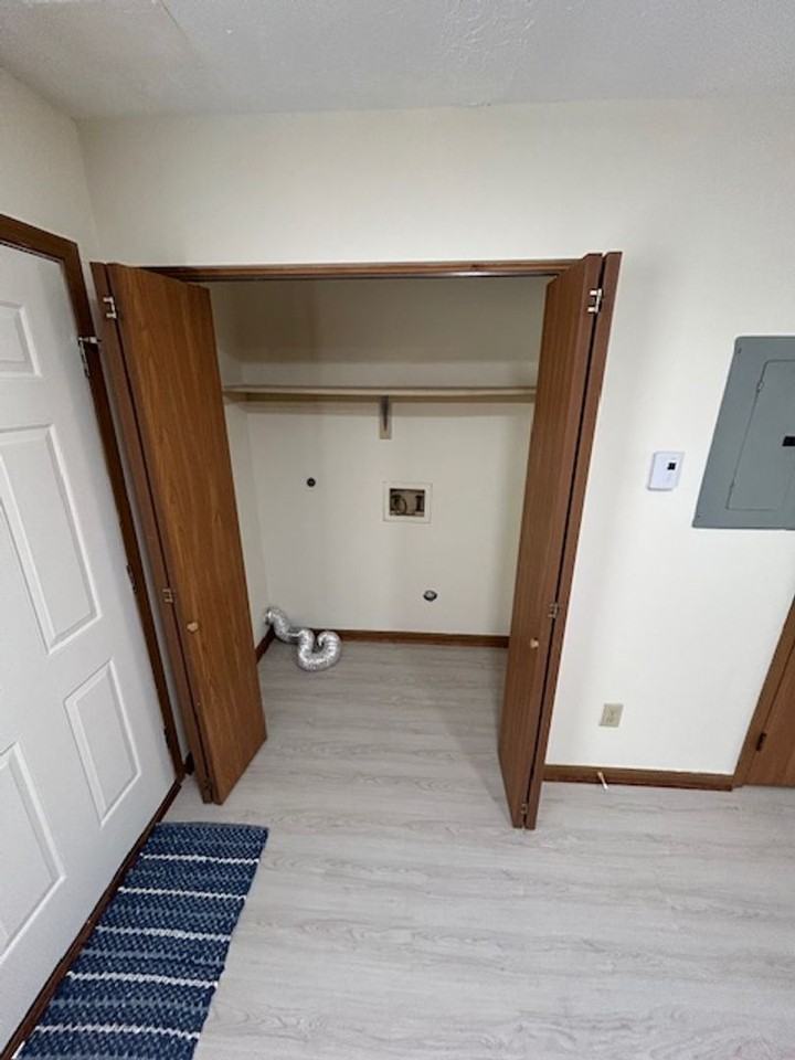 1520 Hawk Cir - Photo 3 of 15