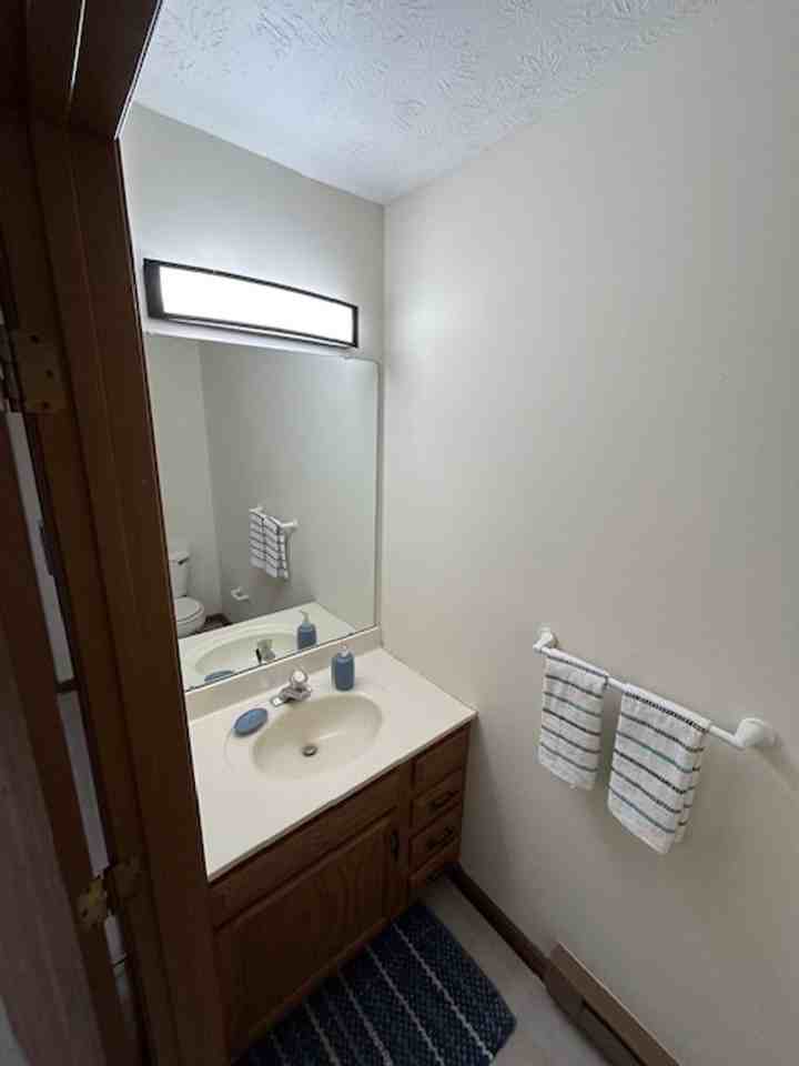1520 Hawk Cir - Photo 4 of 15