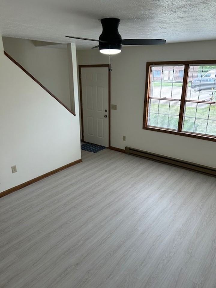 1520 Hawk Cir - Photo 7 of 15