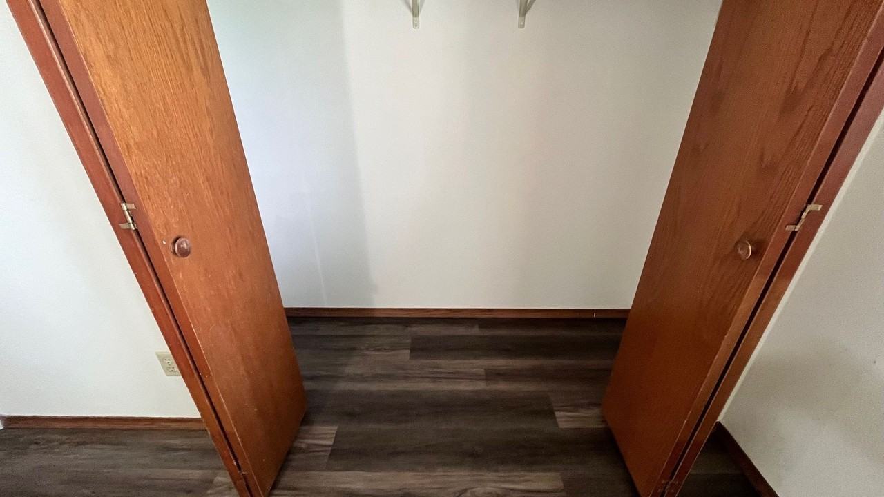 Welcome Home to this charming 2 bedroom, 1 bathroom apartment in Neenah, WI! - Photo 5 of 11