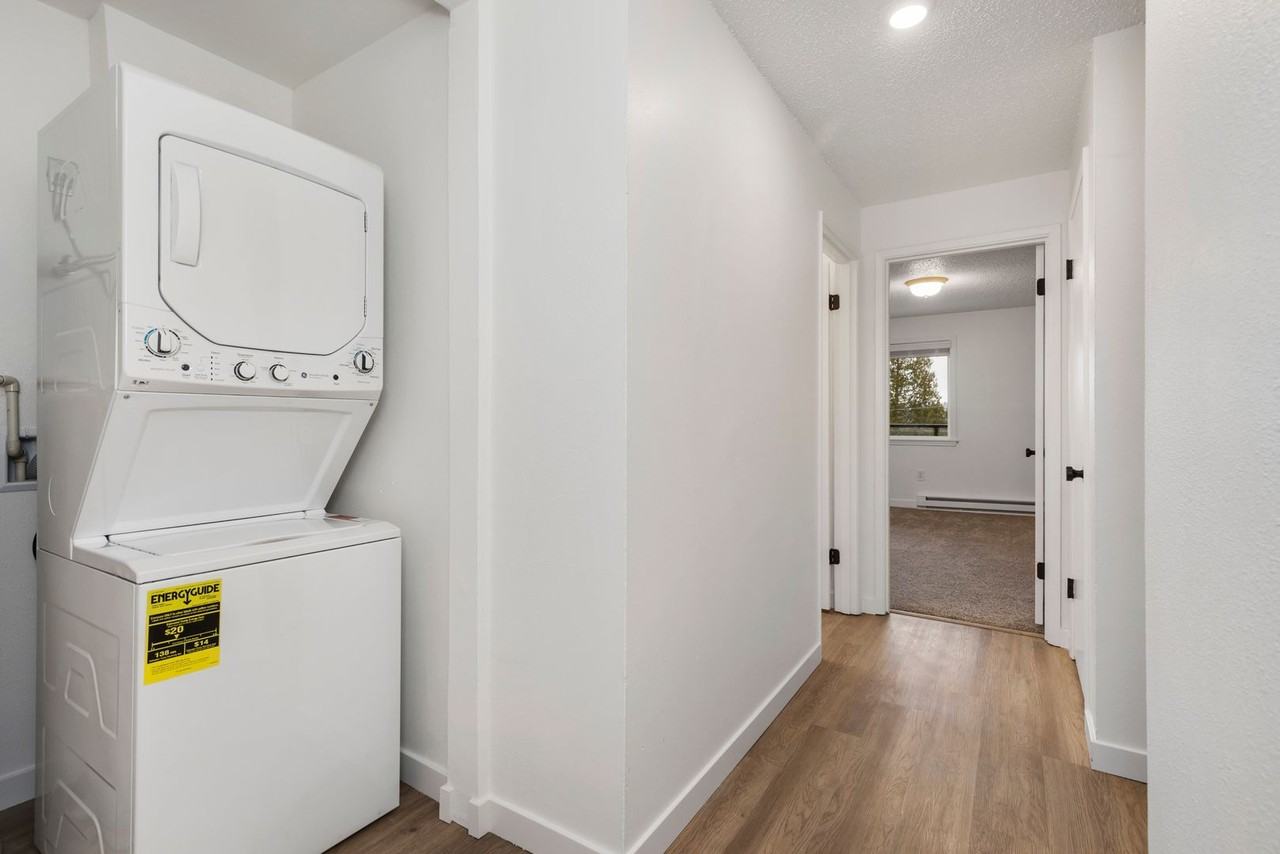 Sunset Flats - Photo 6 of 49