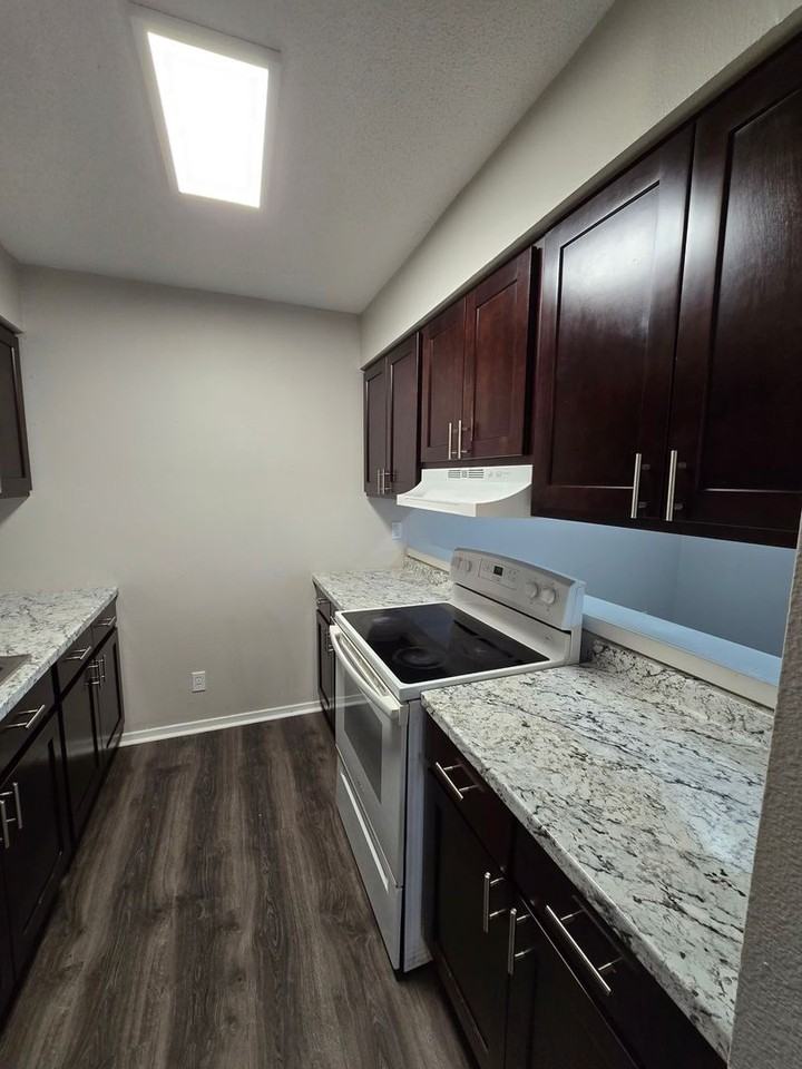 330 S 17th St - Photo 5 of 17