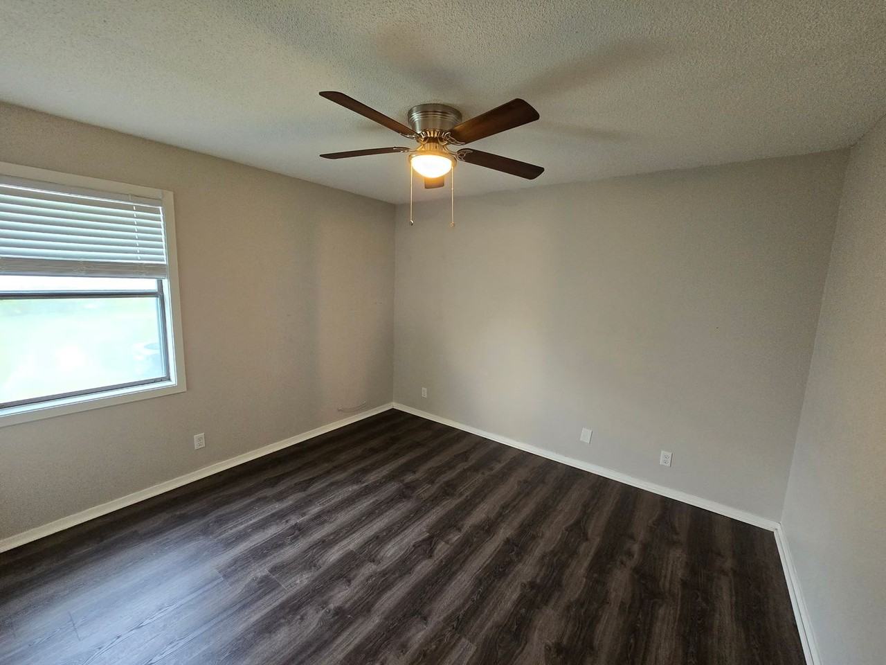 330 S 17th St - Photo 6 of 17