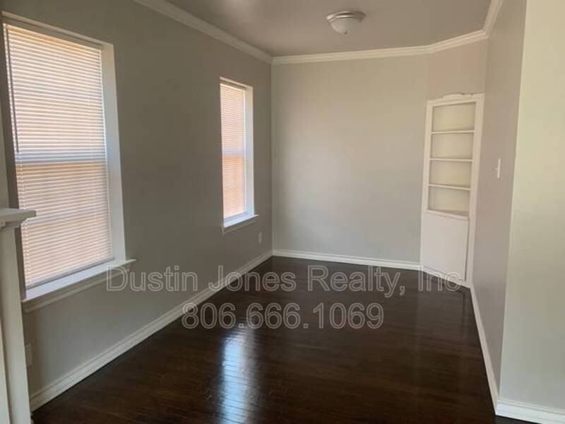 1910 25th St - Photo 3 of 9