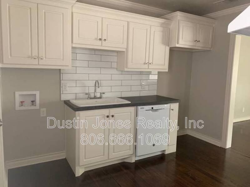 1910 25th St - Photo 4 of 9
