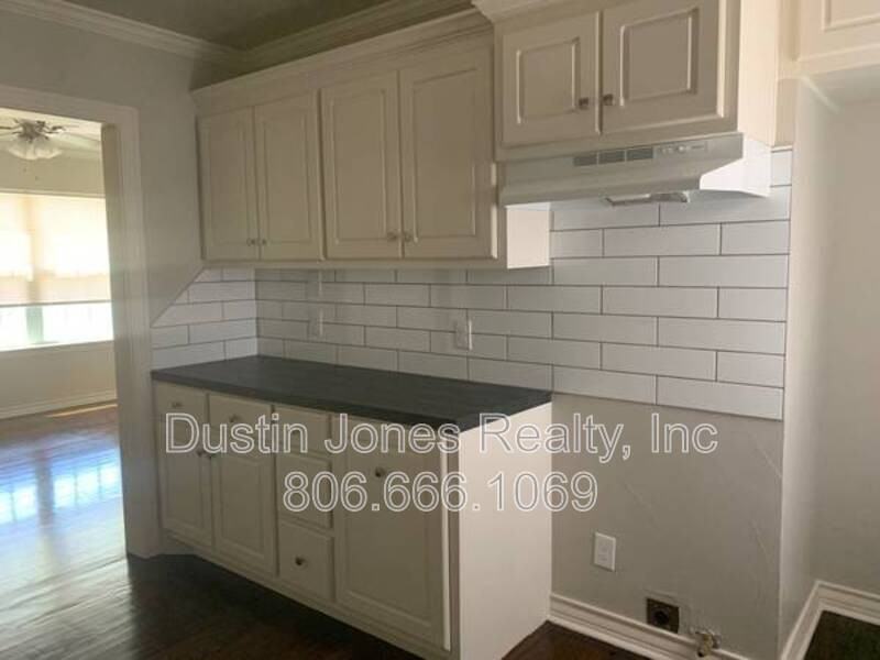 1910 25th St - Photo 5 of 9