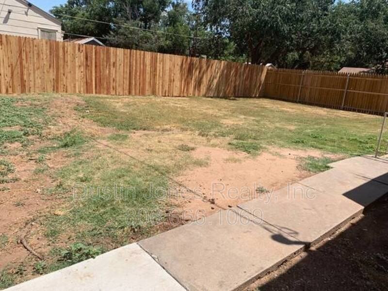 1910 25th St - Photo 6 of 9