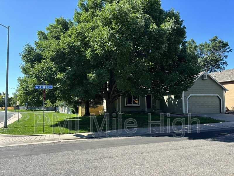 235 Redwood Cir - Photo 2 of 27