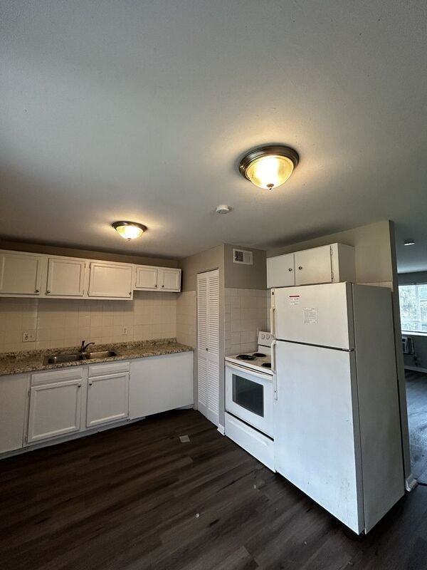 741 Kingsford Rd #A - Photo 3 of 19