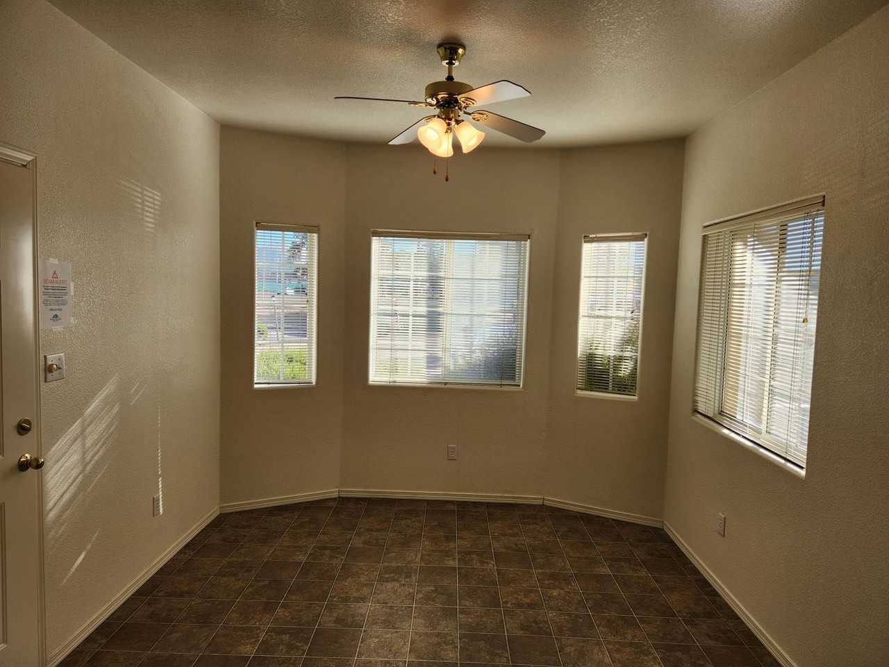 512 W Longhorn Rd - Photo 2 of 16