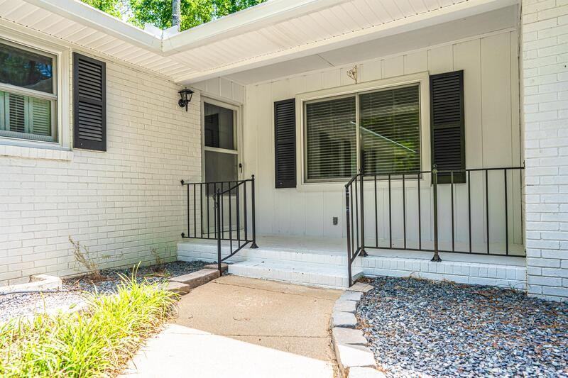 121 Heather Ln - Photo 2 of 20