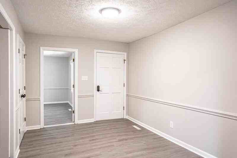 121 Heather Ln - Photo 3 of 20