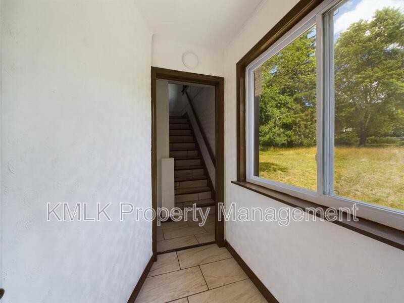 187 W Long St - Photo 5 of 39