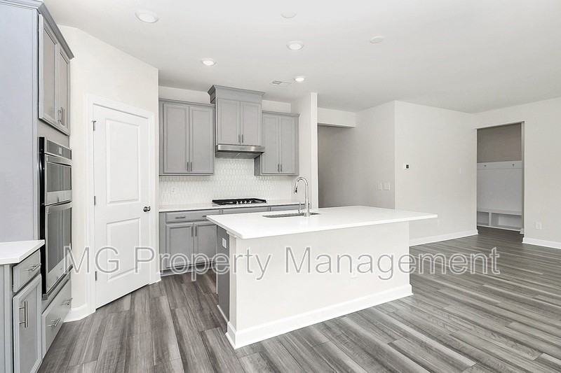12008 Camdenhurst Rd - Photo 6 of 34