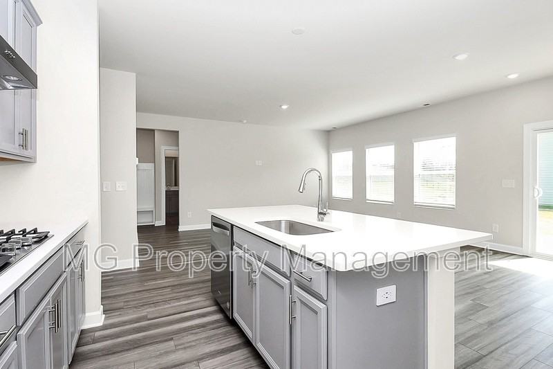 12008 Camdenhurst Rd - Photo 7 of 34