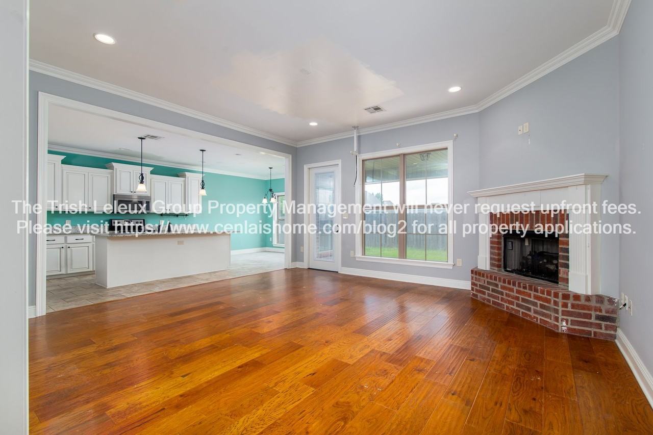 5228 Bluebird Ln - Photo 3 of 17