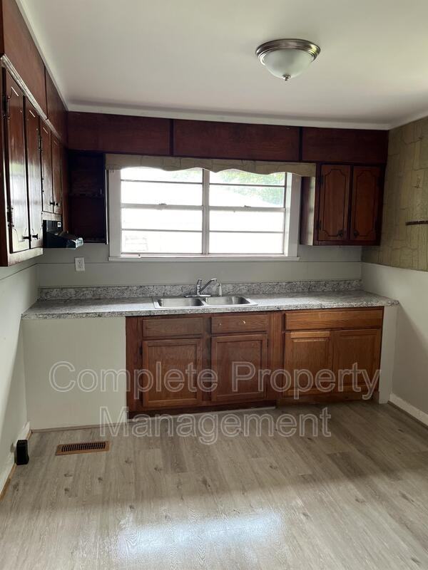 500 Templeton Rd - Photo 2 of 8
