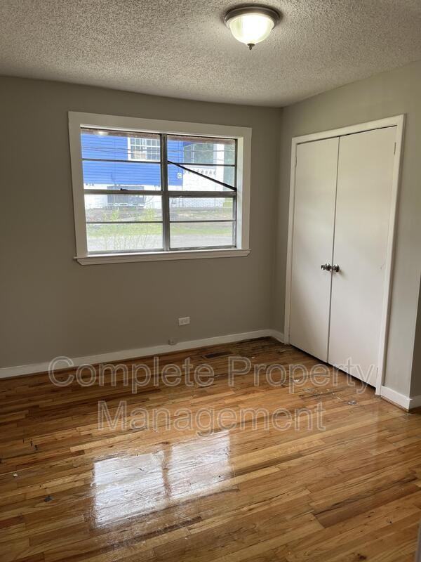 500 Templeton Rd - Photo 3 of 8
