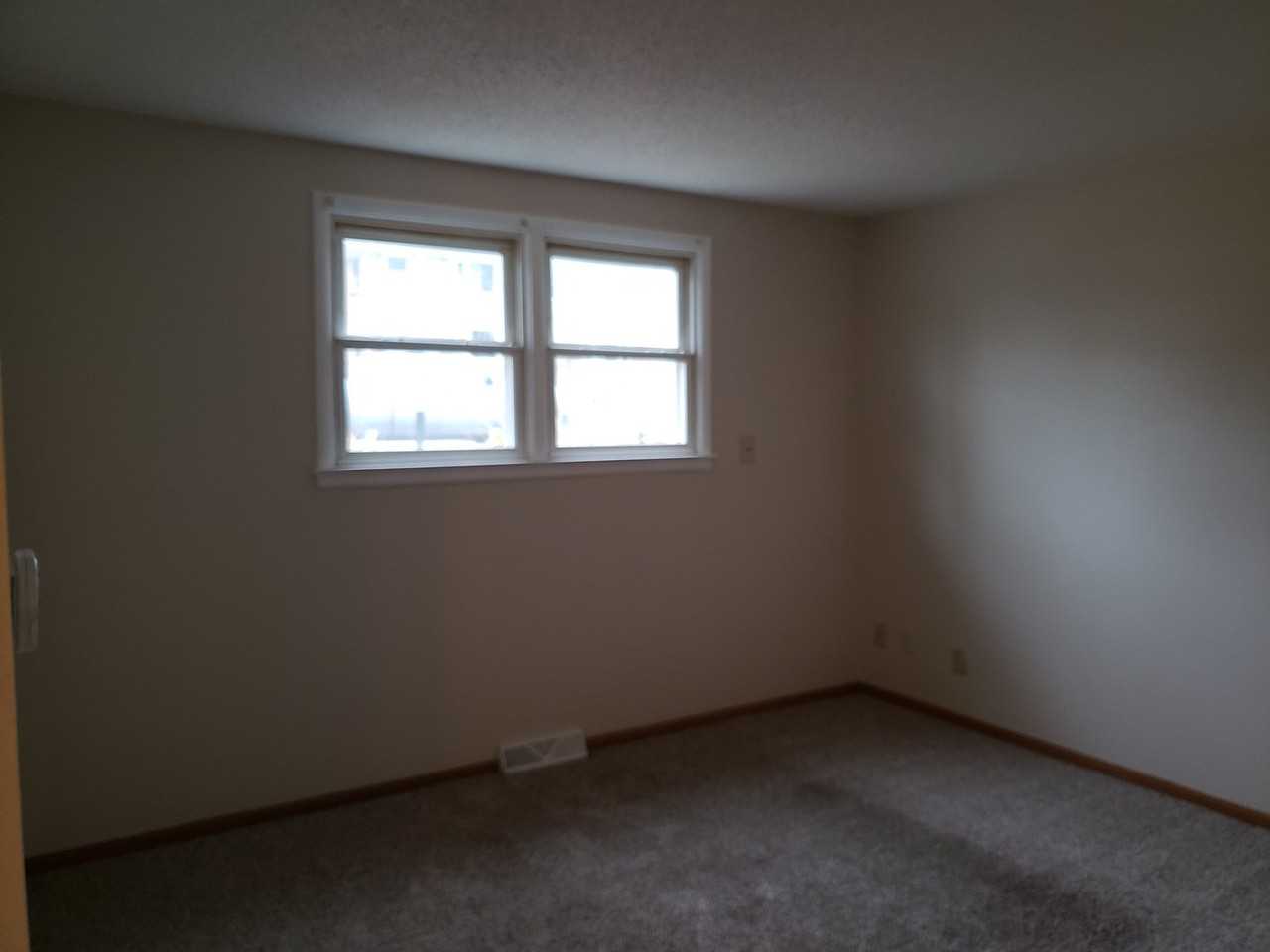 450 S 14th St #B - Photo 6 of 6