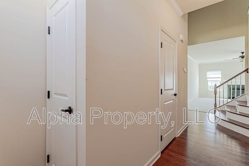 12 Irvington Dr - Photo 4 of 30