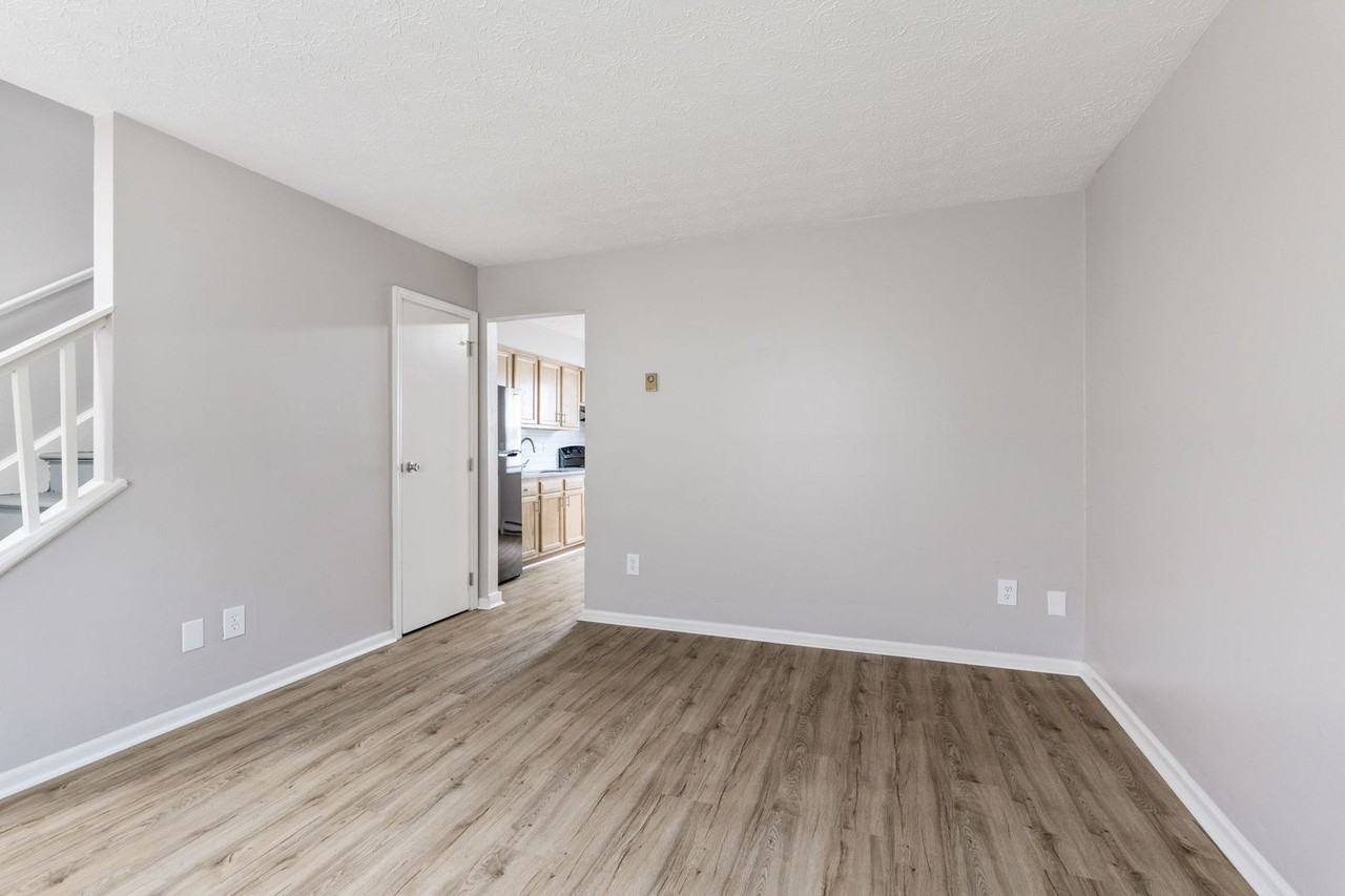 2193 Clarendon Ln - Photo 3 of 19