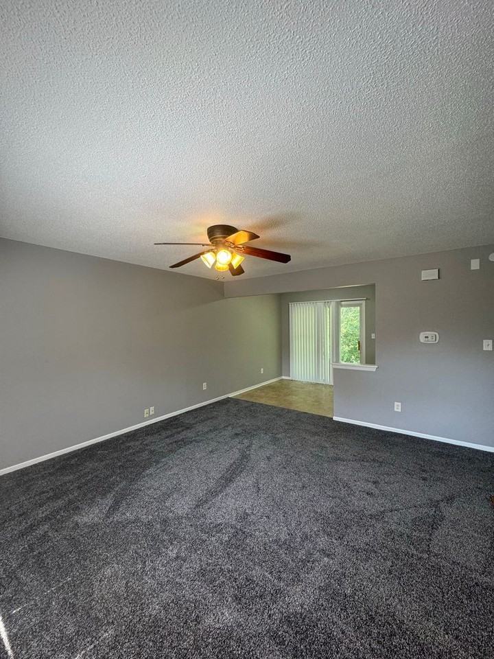 300 Ne Westwind Dr #A - Photo 3 of 15