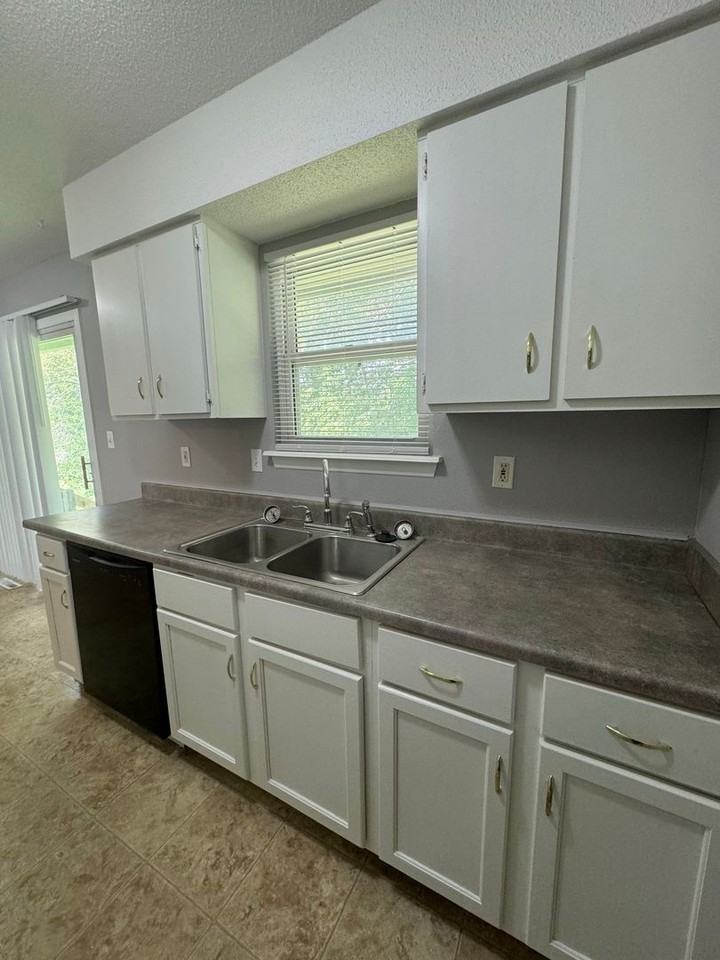 300 Ne Westwind Dr #A - Photo 5 of 15