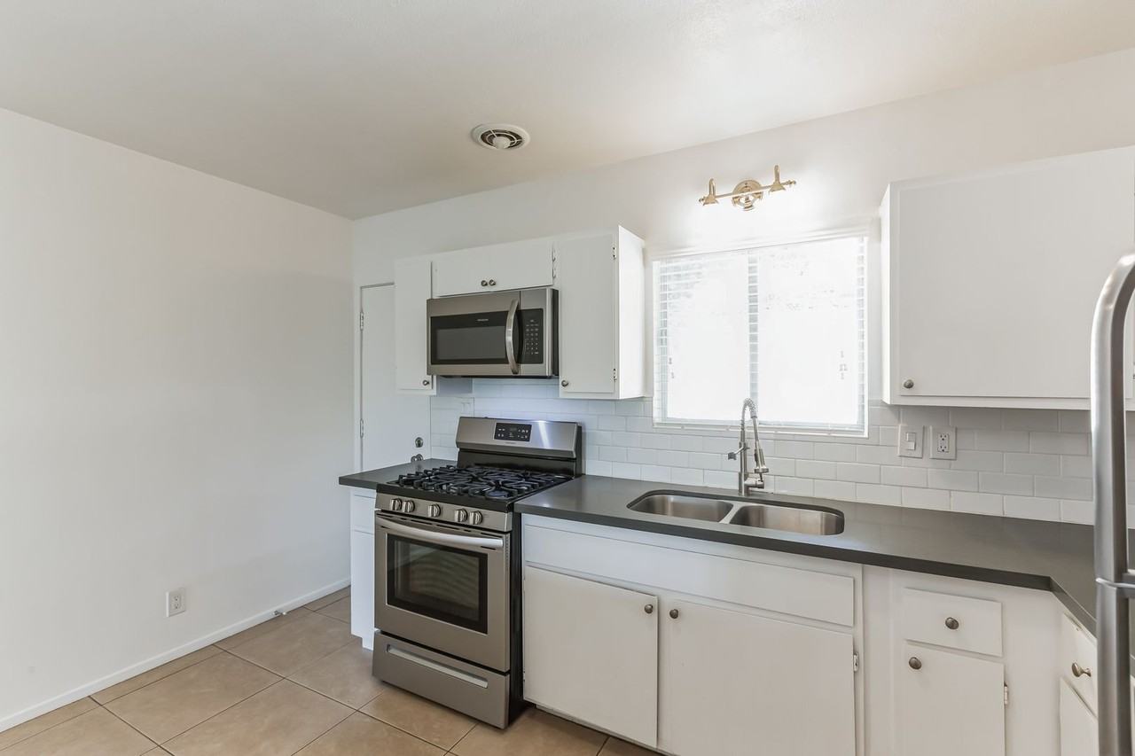 655 S. Thornhill Road - Photo 3 of 30