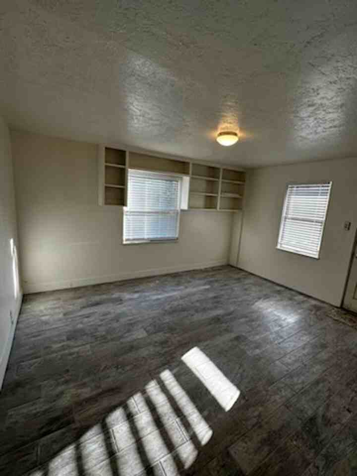1706 Howard Ave - Photo 3 of 9