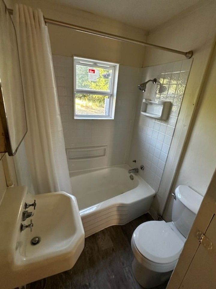 1706 Howard Ave - Photo 4 of 9