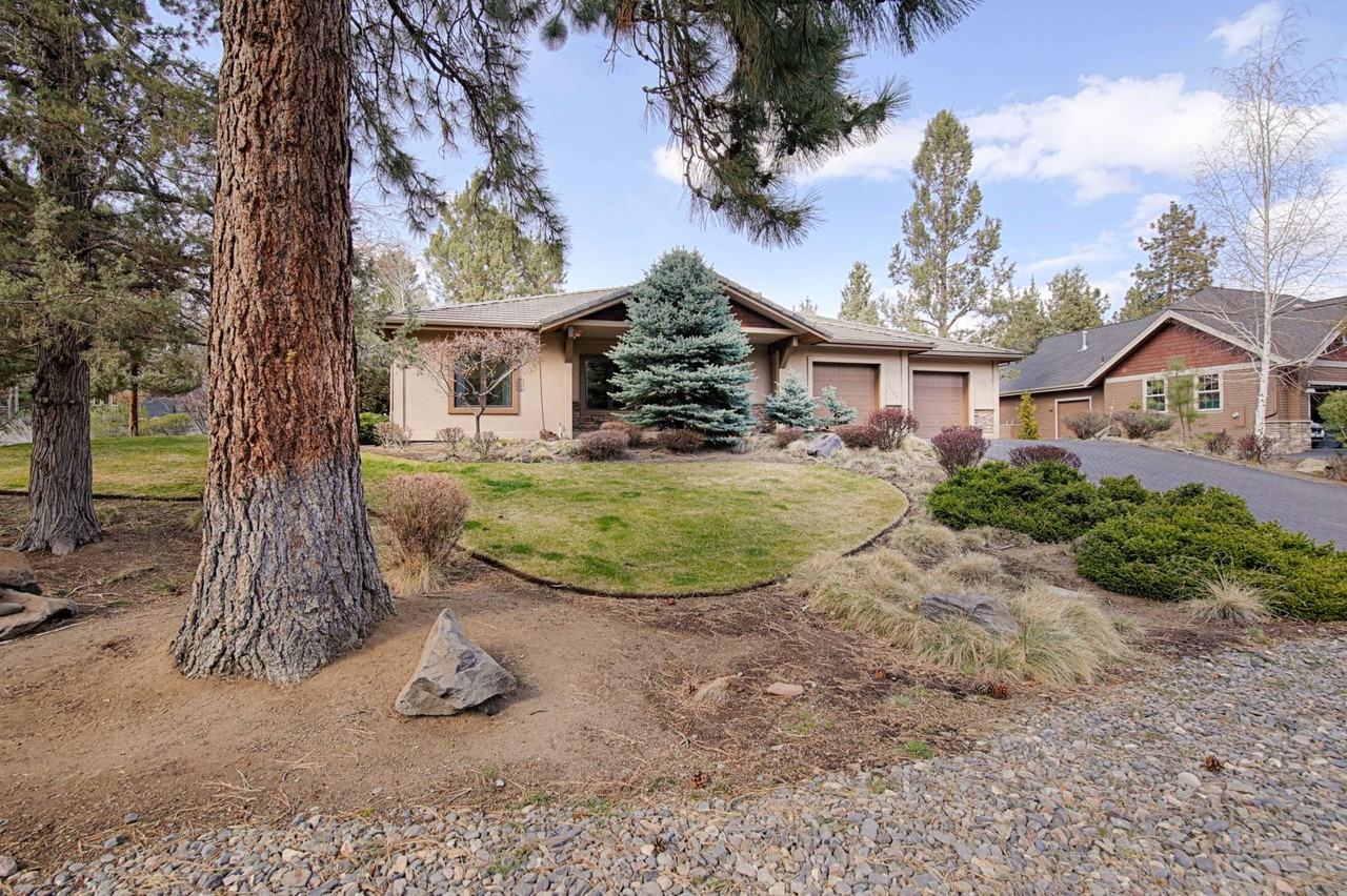 2750 Nw Whitworth Way - Photo 2 of 25