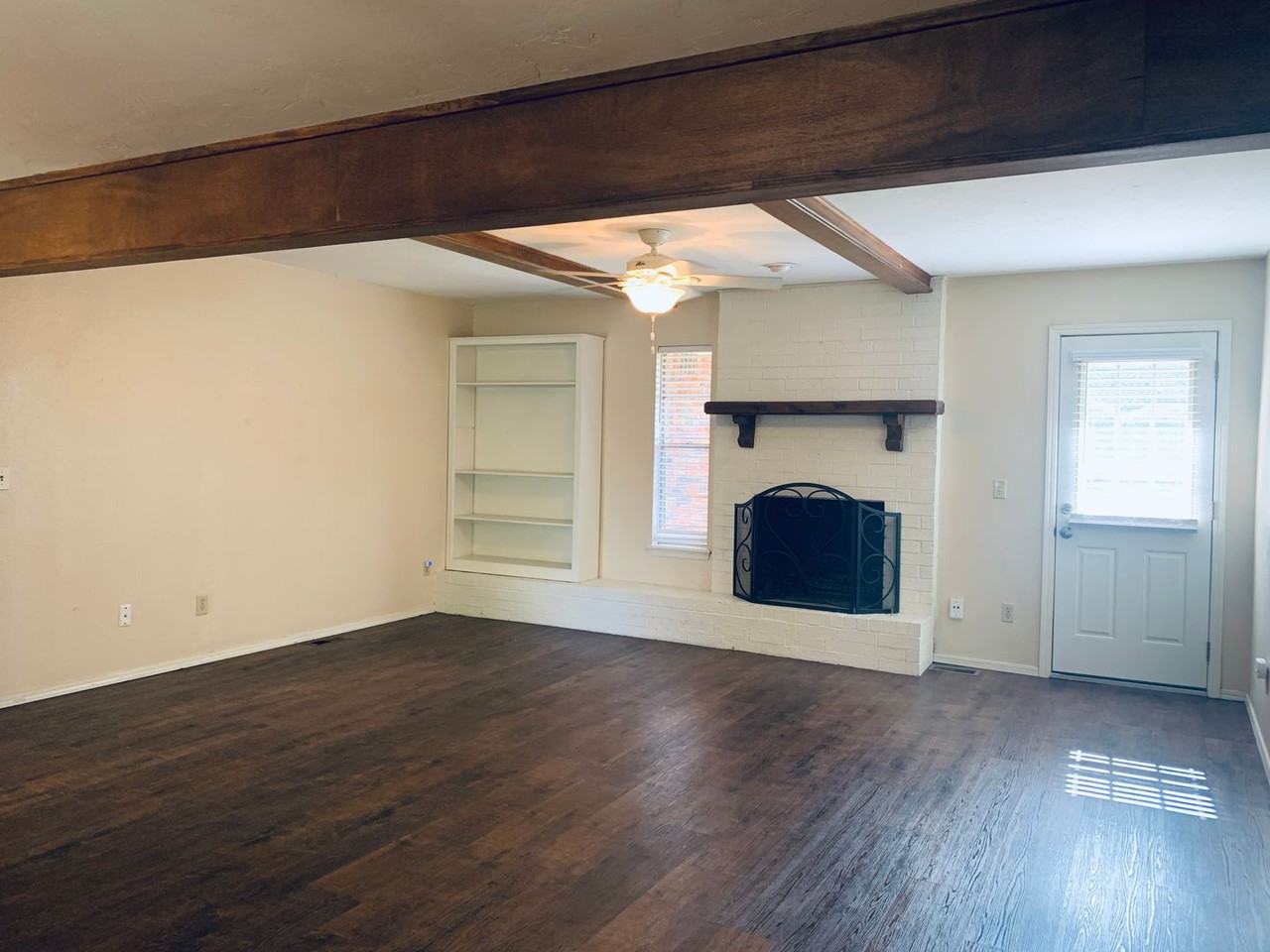 14301 Scott St - Photo 4 of 21