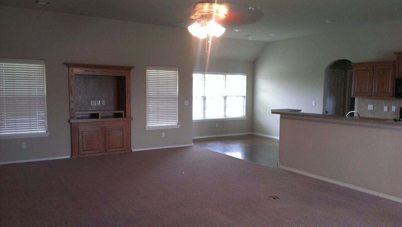 25204 Shade Tree Pl - Photo 2 of 8
